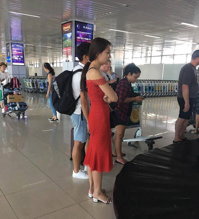 Có “người yêu tin đồn” xinh đẹp rạng ngời thế này đến cổ vũ, bảo sao Văn Đức U23 lại thi đấu thăng hoa - Ảnh 5. Có “người yêu tin đồn” xinh đẹp rạng ngời thế này đến cổ vũ, bảo sao Văn Đức U23 lại thi đấu thăng hoa - Ảnh 5.
