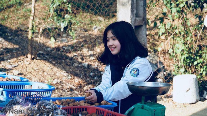 Nữ sinh 15 tuổi xinh xắn, bán trái cây ở Hà Giang đang là người được xin link nhiều nhất MXH hôm nay! - Ảnh 3.