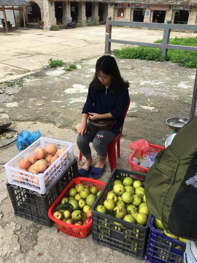 Nữ sinh 15 tuổi xinh xắn, bán trái cây ở Hà Giang đang là người được xin link nhiều nhất MXH hôm nay! - Ảnh 6.