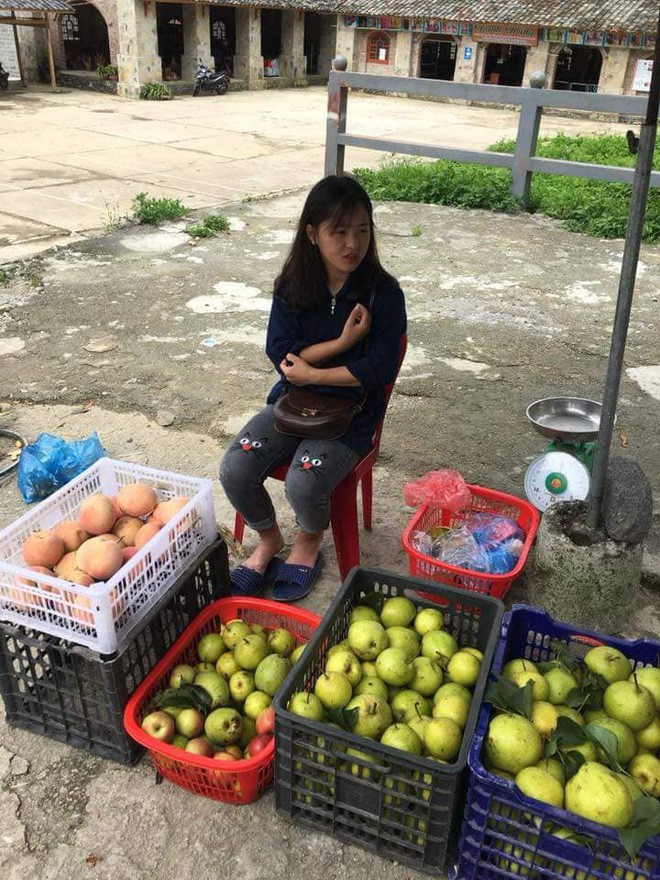 Nữ sinh 15 tuổi xinh xắn, bán trái cây ở Hà Giang đang là người được xin link nhiều nhất MXH hôm nay! - Ảnh 4.