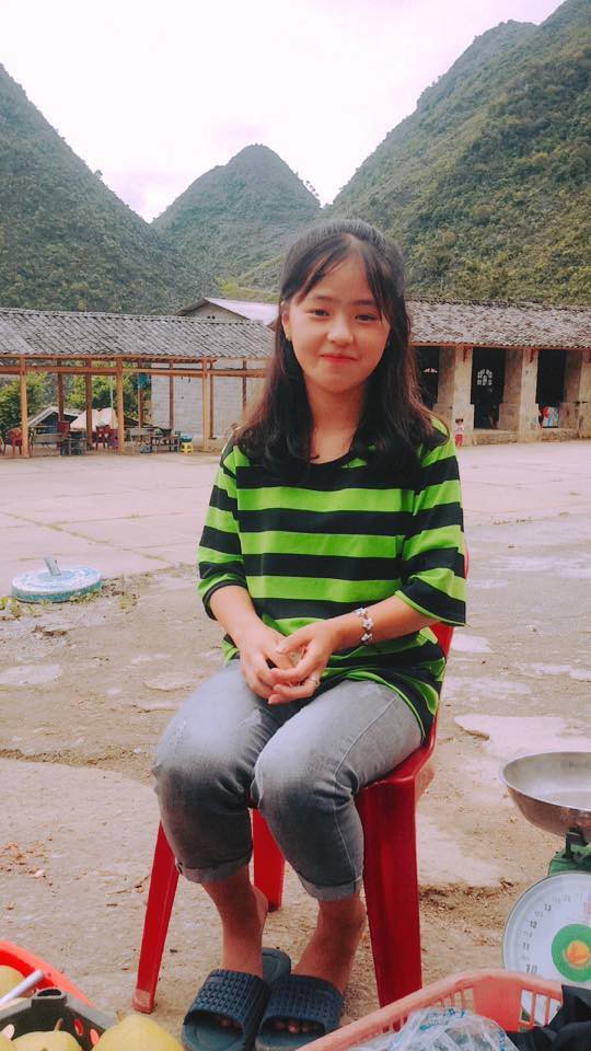 Nữ sinh 15 tuổi xinh xắn, bán trái cây ở Hà Giang đang là người được xin link nhiều nhất MXH hôm nay! - Ảnh 2.