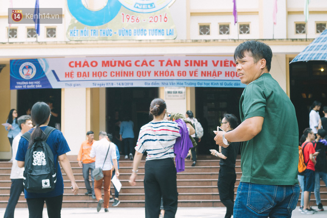 Nỗi lòng cha mẹ các tỉnh khăn gói đưa con đi nhập học: Sợ con mình không tránh được cám dỗ của thành phố - Ảnh 21. Nỗi lòng cha mẹ các tỉnh khăn gói đưa con đi nhập học: Sợ con mình không tránh được cám dỗ của thành phố 21