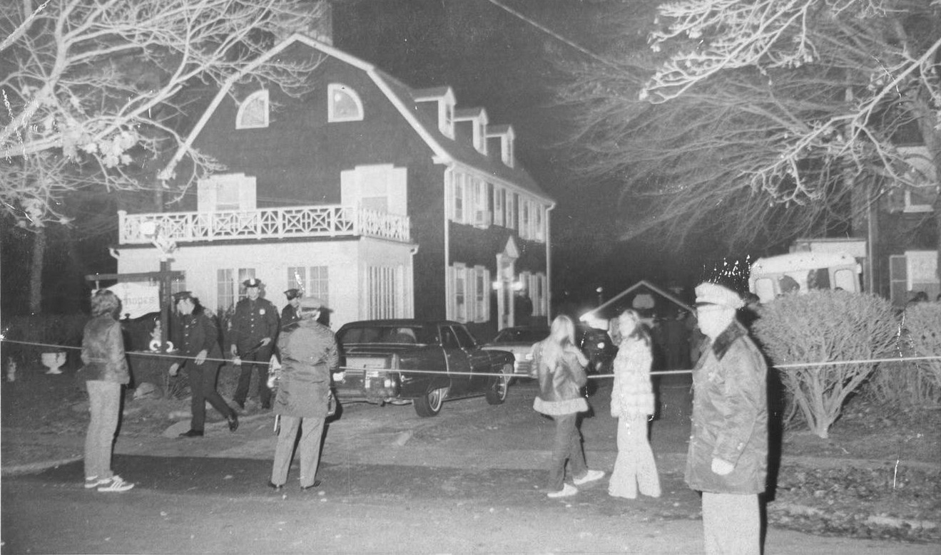 Thảm kịch con trai cả giết 6 mạng người nhà trong đêm biến Amityville trở thành ngôi nhà ma nổi tiếng nhất thế giới - Ảnh 2.