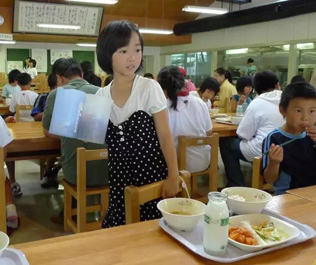 Chỉ một bữa trưa của học sinh tiểu học đã cho thấy người Nhật bỏ xa thế giới ở lĩnh vực trồng người như thế nào - Ảnh 8.