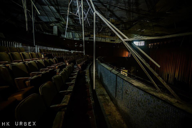 Rạp phim bị bỏ hoang ở Hong Kong: Điểm vui chơi nổi tiếng giờ chỉ còn lại đống đổ nát âm u vì những lời đồn thổi chết chóc - Ảnh 13.