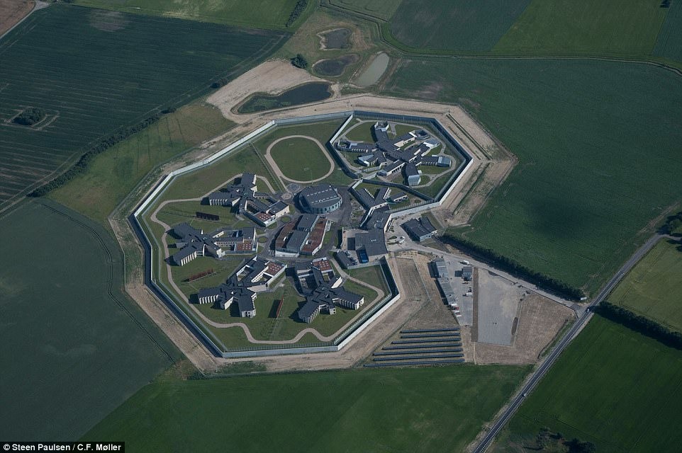 Nhà tù nhân đạo nhất thế giới ở Đan Mạch: Khuôn viên như khách sạn 5 sao, tù nhân thoải mái sinh hoạt và giải trí như ở nhà - Ảnh 14.
