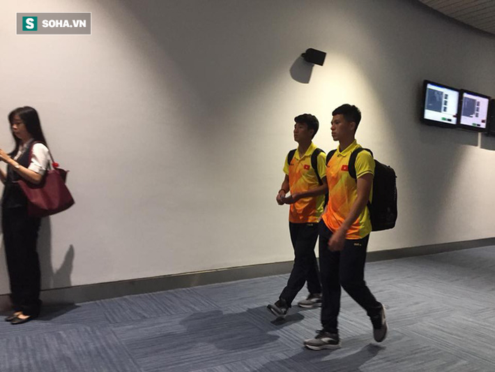 U23 Việt Nam thấm mệt khi hạ cánh xuống Indonesia 4