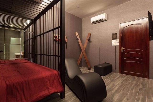 Khách sạn tình nhân với cũi sắt, dụng cụ bạo dâm ở Cần Thơ đã tháo gỡ toàn bộ trang trí - Ảnh 1. Khách sạn tình nhân với cũi sắt, dụng cụ bạo dâm ở Cần Thơ đã tháo gỡ toàn bộ trang trí 1