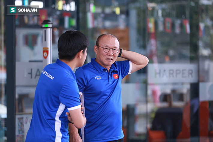 U23 Việt Nam tươi rói, thầy Park thảnh thơi đi siêu thị giữa bao ồn ào ở Indonesia - Ảnh 1. U23 Việt Nam tươi rói, thầy Park thảnh thơi đi siêu thị giữa bao ồn ào ở Indonesia 1