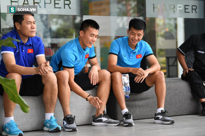 U23 Việt Nam tươi rói, thầy Park thảnh thơi đi siêu thị giữa bao ồn ào ở Indonesia - Ảnh 11. U23 Việt Nam tươi rói, thầy Park thảnh thơi đi siêu thị giữa bao ồn ào ở Indonesia 11