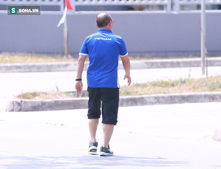 U23 Việt Nam tươi rói, thầy Park thảnh thơi đi siêu thị giữa bao ồn ào ở Indonesia - Ảnh 2. U23 Việt Nam tươi rói, thầy Park thảnh thơi đi siêu thị giữa bao ồn ào ở Indonesia 2