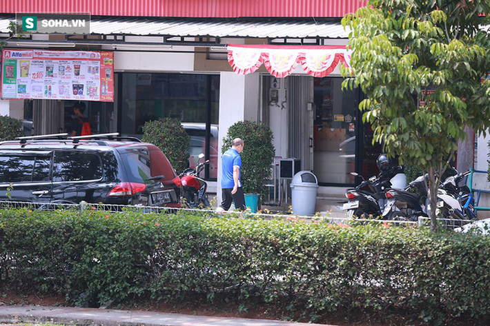 U23 Việt Nam tươi rói, thầy Park thảnh thơi đi siêu thị giữa bao ồn ào ở Indonesia - Ảnh 4. U23 Việt Nam tươi rói, thầy Park thảnh thơi đi siêu thị giữa bao ồn ào ở Indonesia 4