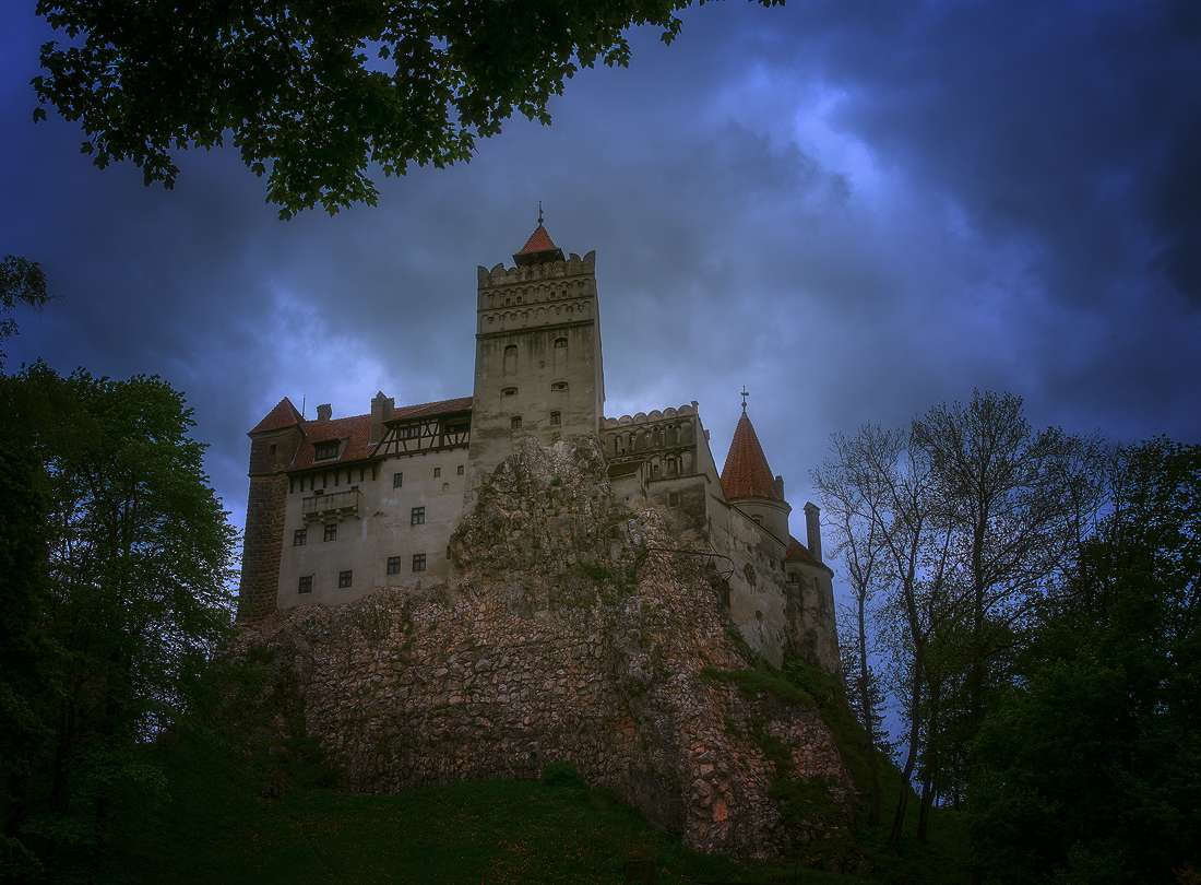 Ghé thăm lâu đài của bá tước Dracula khét tiếng: U ám và tĩnh mịch đến sởn tóc gáy nhưng liệu có đẫm máu như lời đồn? 6