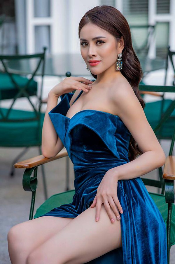 Á hậu Thư Dung: Chụp ảnh phản cảm ở Đà Lạt, dằn mặt người đẹp đăng quang Hoa hậu VN - Ảnh 1. Á hậu Thư Dung: Chụp ảnh phản cảm ở Đà Lạt, dằn mặt người đẹp đăng quang Hoa hậu VN 1