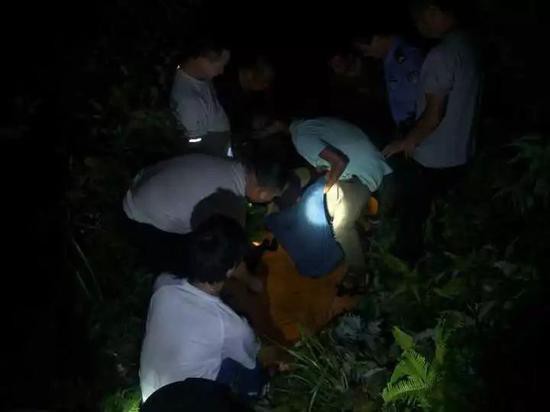 Dẫm phải bẫy thú khi đang leo núi, người đàn ông mắc kẹt một chỗ suốt nửa tháng không ai hay biết - Ảnh 3. Dẫm phải bẫy thú khi đang leo núi, người đàn ông mắc kẹt một chỗ suốt nửa tháng không ai hay biết 3