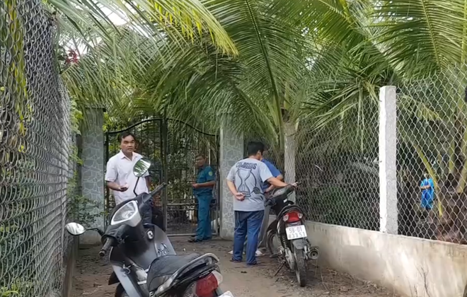 Mẹ nghi phạm vụ sát hại 3 người trong một gia đình: Mẹ nghi phạm vụ sát hại 3 người trong một gia đình:
