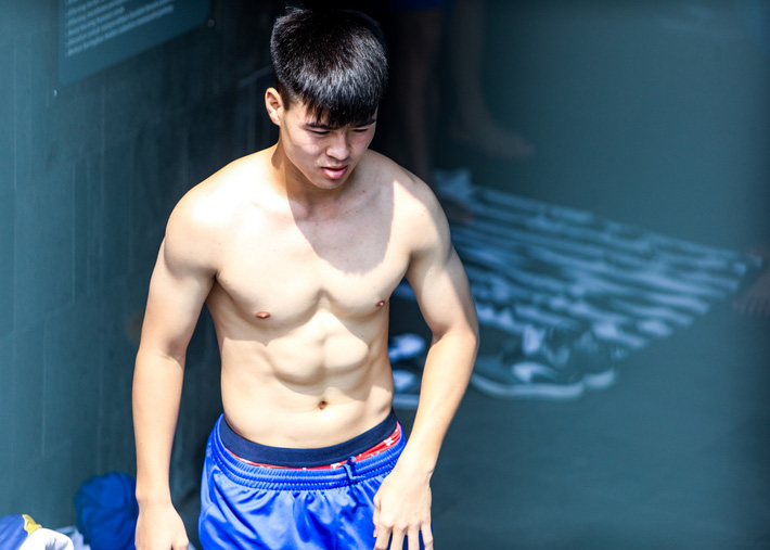 Lội bể bơi, dàn sao U23 Việt Nam khoe body như siêu mẫu - Ảnh 1. 'Lội' bể bơi, dàn sao U23 Việt Nam khoe body như siêu mẫu 1