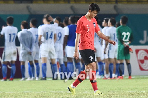Thua trận cay đắng, HLV U23 Hàn Quốc đổ lỗi cho... nắng nóng - Ảnh 1.