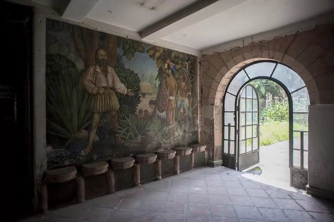Chuyện rùng mình của khách sạn xa hoa bỏ hoang ở Mexico: Người chủ tự tử ngay đại sảnh, căn phòng thờ cúng bí mật không ai dám bước vào - Ảnh 6.
