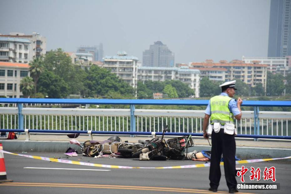 Trung Quốc: Tài xế xe điên đâm chết 6 người, làm bị thương 12 người do mâu thuẫn tình cảm - Ảnh 6.