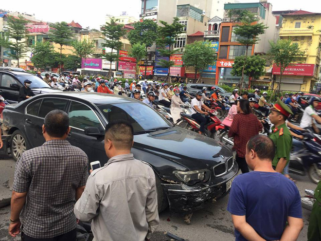 Nữ tài xế điều khiển xe BMW đâm liên hoàn trên phố Hà Nội, một người bị thương - Ảnh 5.