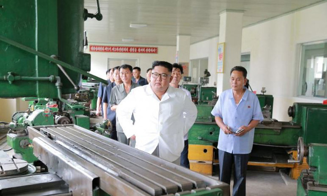 Giận dữ ở nhà máy thay vì tươi cười ở doanh trại: Thông điệp lớn của ông Kim Jong-un 2