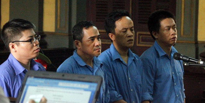 Cán bộ công an tiếp tay đường dây thuê Việt kiều buôn lậu siêu xe về Sài Gòn - Ảnh 2. Cán bộ công an tiếp tay đường dây thuê Việt kiều buôn lậu siêu xe về Sài Gòn 2