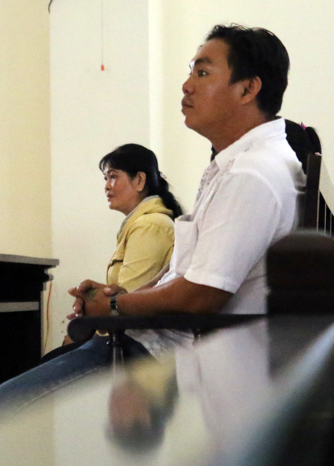 Hình ảnh giằng xé ở phiên xử vợ phân xác chồng phi tang tại Bình Dương - Ảnh 6.