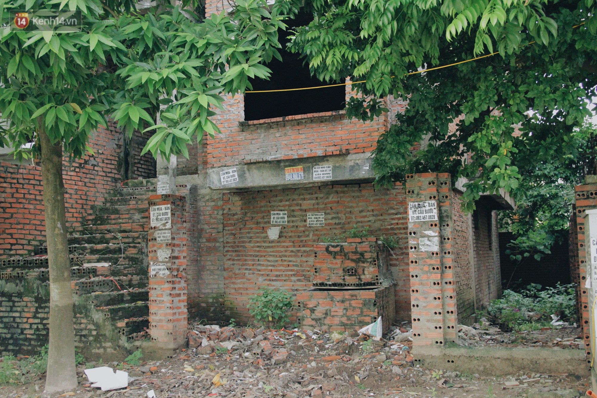 Dán cảnh cáo tiêm chích sẽ bị đánh và phạt nặng tại những biệt thự tiền tỷ bỏ hoang ở Hà Nội, nhiều con nghiện vẫn phớt lờ - Ảnh 5.