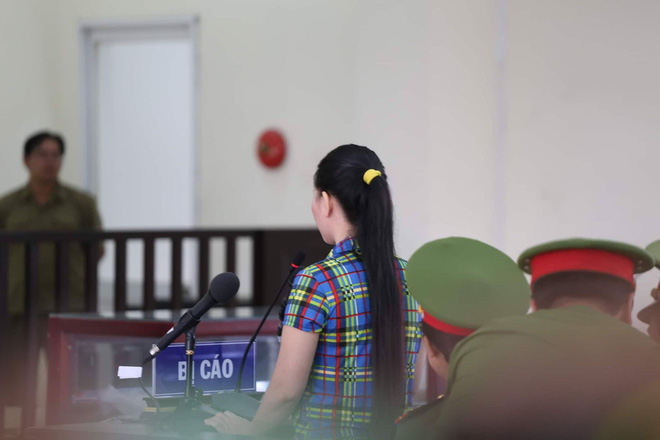 Vụ vợ giết chồng, phân xác phi tang: Mẹ bị cáo khóc nghẹn, xin tòa giảm nhẹ hình phạt cho con - Ảnh 1. Vụ vợ giết chồng, phân xác phi tang: Mẹ bị cáo khóc nghẹn, xin tòa giảm nhẹ hình phạt cho con 1
