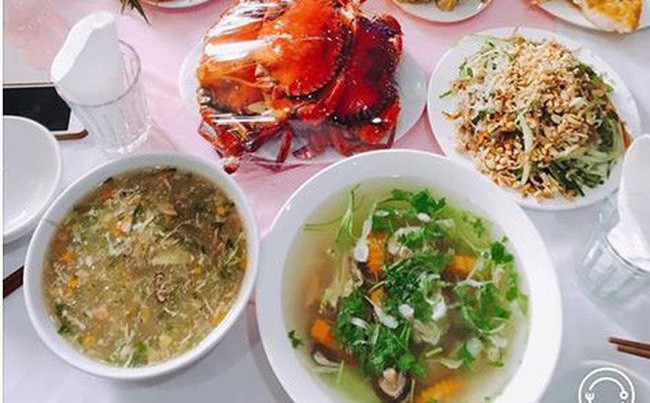 Có người khoe cỗ cưới quê với 11 món sang chảnh, bóc hải sản mỏi tay chỉ 1,8 triệu, dân tình đoán trúng phóc quê hương - Ảnh 2. Có người khoe cỗ cưới quê với 11 món sang chảnh, bóc hải sản mỏi tay chỉ 1,8 triệu, dân tình đoán trúng phóc quê hương 2
