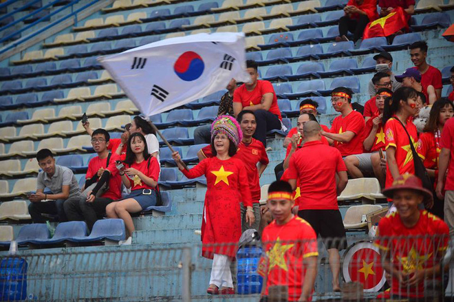 [CẬP NHẬT] Biển người ở quê nhà mong chờ U23 Việt Nam chiến thắng U23 Syria - Ảnh 11.