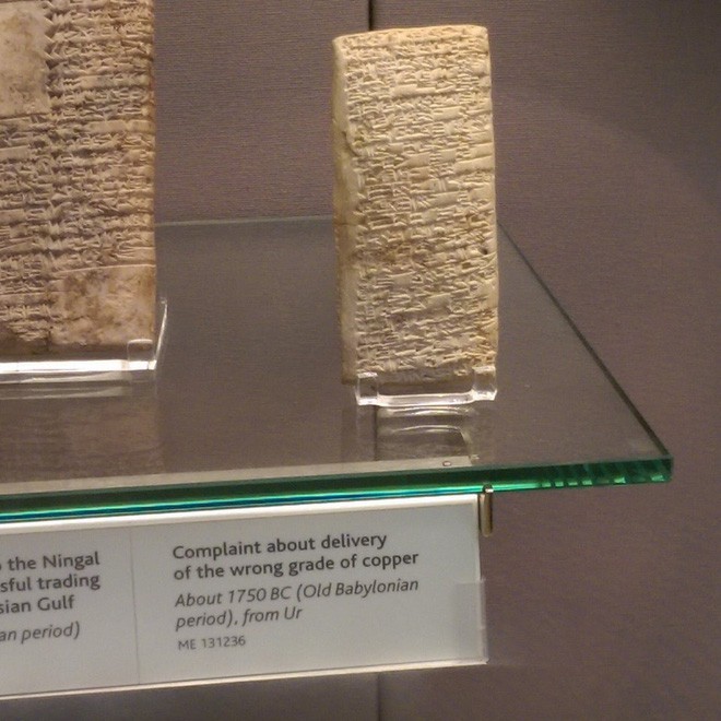 Sự thật thú vị: Từ cách đây 3.800 năm, khách hàng đã biết viết review chê sản phẩm kém chất lượng trên một phiến đá - Ảnh 2.