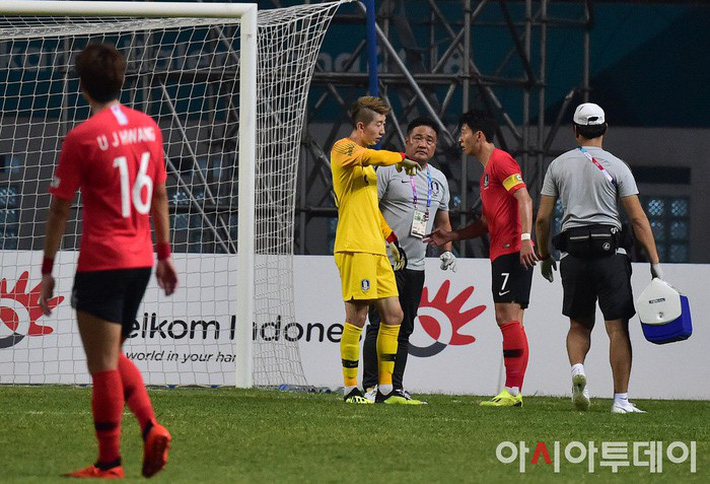 Thủ môn dự World Cup của Hàn Quốc khả năng vắng mặt trong trận đấu với Việt Nam - Ảnh 1.