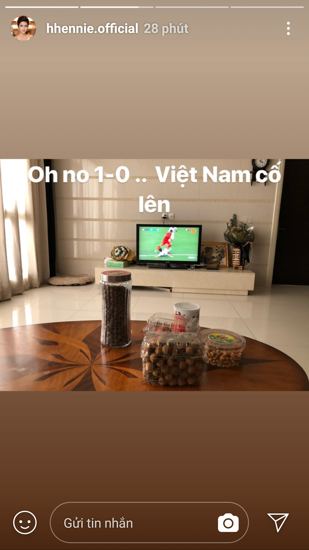 Thanh Tú bật khóc, Mỹ Linh và các thí sinh Hoa hậu Việt Nam 2018 vỡ oà trước cú ghi bàn tuyệt đẹp của Minh Vương - Ảnh 8.