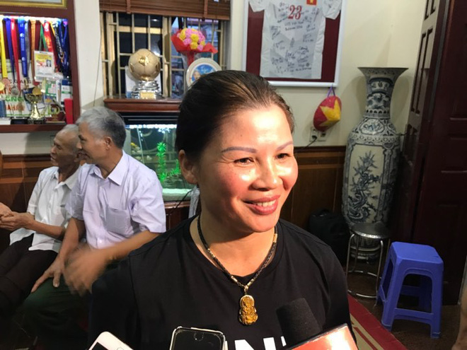 Mẹ tiền vệ Quang Hải: Olympic Việt Nam sẽ giành chiến thắng ở trận cuối cùng - Ảnh 2.
