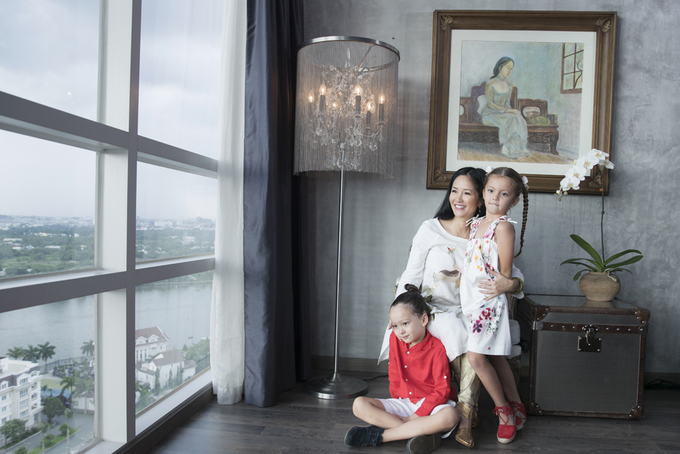 Hồng Nhung cùng hai con chuyển đến chung cư cao cấp sau ly hôn với chồng Tây 1