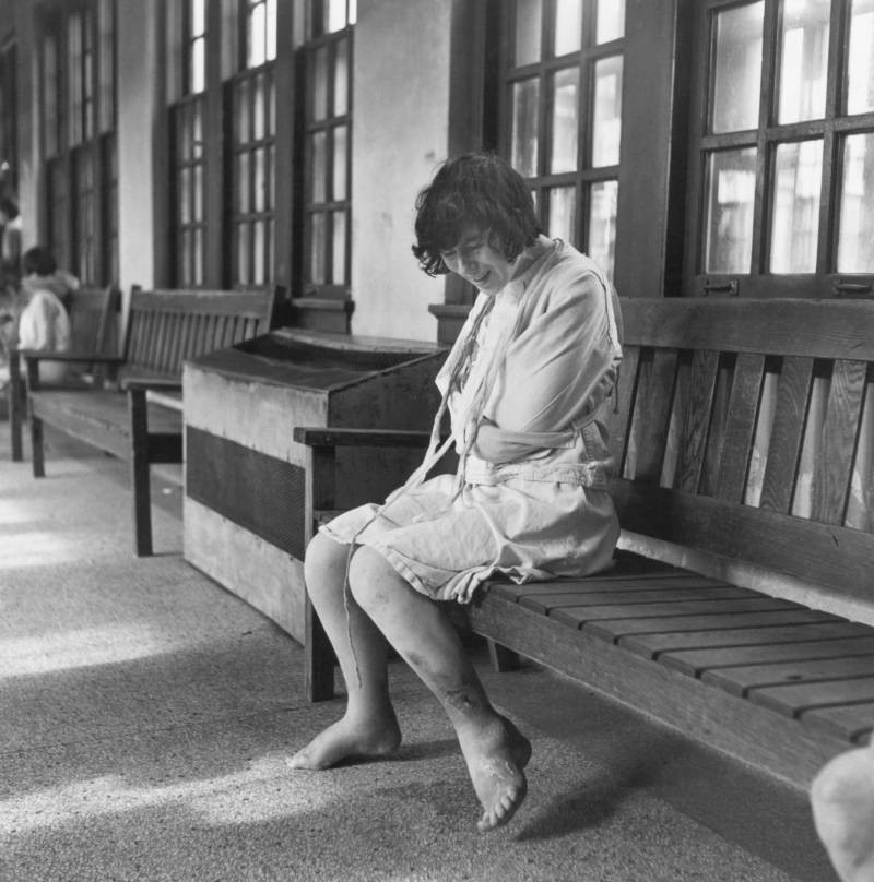 Những tấm hình ám ảnh trong bệnh viện tâm thần 50 năm trước - Ảnh 3.