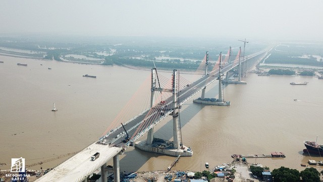 Một ngày trước khi thông xe, nhìn toàn cảnh cao tốc Hạ Long - Hải Phòng và cầu Bạch Đằng gần 15 nghìn tỷ từ trên cao - Ảnh 13.