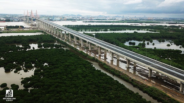 Một ngày trước khi thông xe, nhìn toàn cảnh cao tốc Hạ Long - Hải Phòng và cầu Bạch Đằng gần 15 nghìn tỷ từ trên cao - Ảnh 6.