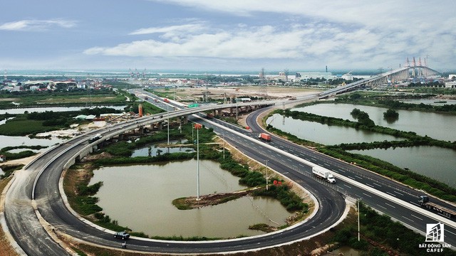 Một ngày trước khi thông xe, nhìn toàn cảnh cao tốc Hạ Long - Hải Phòng và cầu Bạch Đằng gần 15 nghìn tỷ từ trên cao - Ảnh 10.