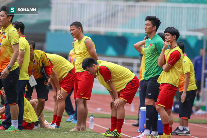 U23 Việt Nam buồn bã cúi đầu, NHM bật khóc sau loạt 'đấu súng' 11