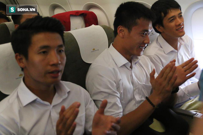 U23 Việt Nam nhận món quà đặc biệt trên chuyến bay về nước 1 U23 Việt Nam nhận món quà đặc biệt trên chuyến bay về nước 1