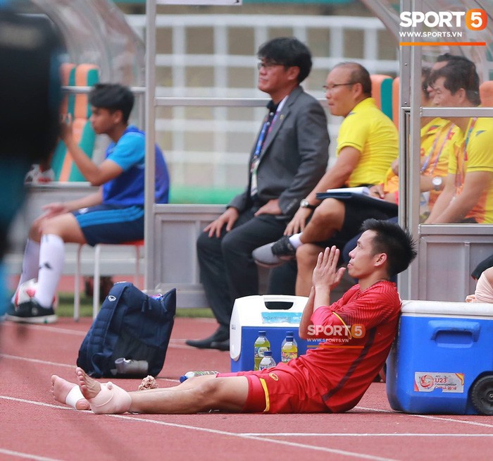 Bố Văn Quyết tự hào chờ con trở về sau kỳ ASIAD lịch sử: Tôi tin tưởng Quyết, không có gì nặng nề khi con trai đeo băng đội trưởng cả - Ảnh 8. Bố Văn Quyết tự hào chờ con trở về sau kỳ ASIAD lịch sử: 'Tôi tin tưởng Quyết, không có gì nặng nề khi con trai đeo băng đội trưởng cả' 8