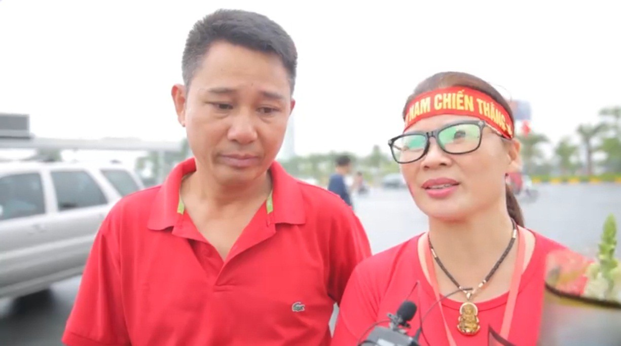 Cha mẹ Quang Hải chia sẻ về việc con trai bị chỉ trích sau khi Olympic Việt Nam thất bại trước UAE - Ảnh 3. Cha mẹ Quang Hải chia sẻ về việc con trai bị chỉ trích sau khi Olympic Việt Nam thất bại trước UAE 2