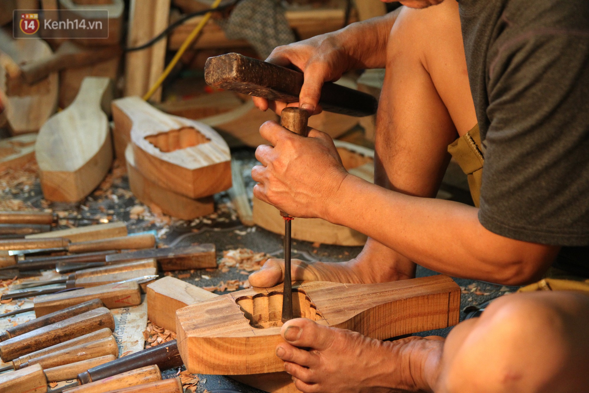 Ghé thăm người đàn ông 35 năm đẽo đục khuôn bánh Trung thu ở Hà Nội: Một khuôn gỗ đắt nhất giá 5 triệu - Ảnh 4.