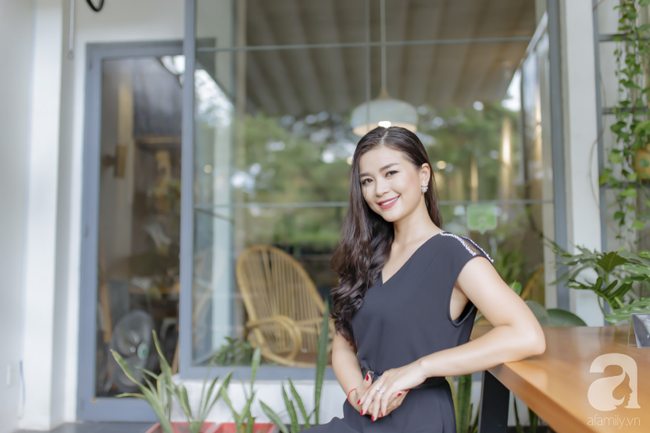 Diệu Thúy Dốc sương mù bỏ showbiz, trở thành phi công: Bước ra khỏi ánh hào quang, bay giữa những làn mây để tìm chính mình - Ảnh 2. Diệu Thúy 'Dốc sương mù' bỏ showbiz, trở thành phi công: Bước ra khỏi ánh hào quang, bay giữa những làn mây để tìm chính mình 2