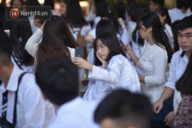Ngày khai giảng năm học mới ngắm con gái xinh xắn trong tà áo dài trắng