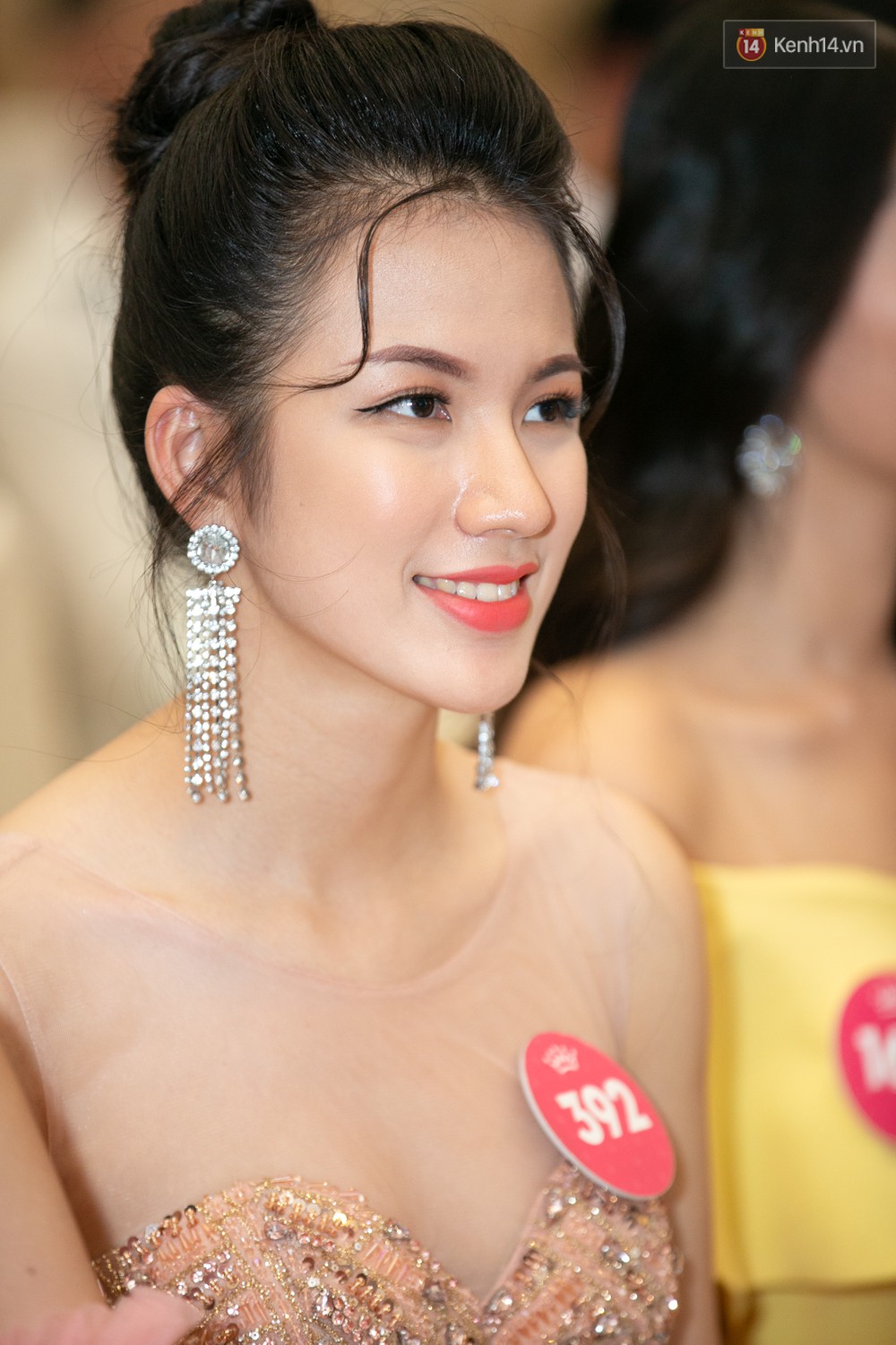 Trước thềm chung kết, hé lộ cận cảnh vương miện, quyền trượng giá trị của Tân Hoa hậu Việt Nam 2018 19