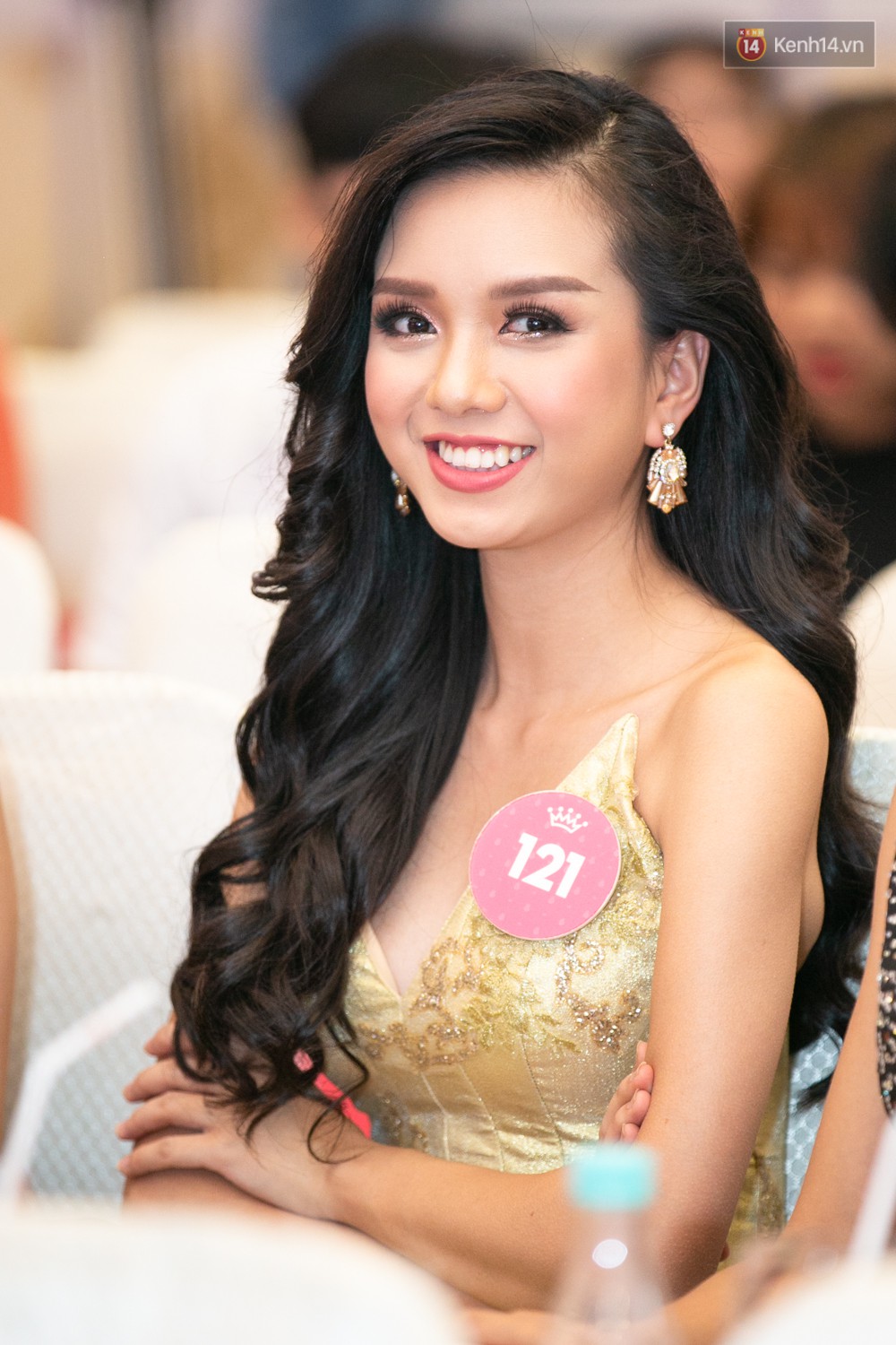Trước thềm chung kết, hé lộ cận cảnh vương miện, quyền trượng giá trị của Tân Hoa hậu Việt Nam 2018 14